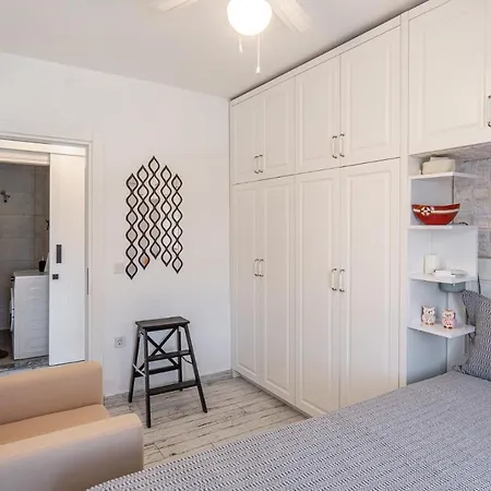 Havuzlu site içinde deniz manzaralı daire