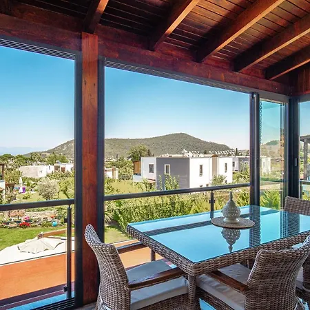 Havuzlu site içinde deniz manzaralı daire * Bodrum